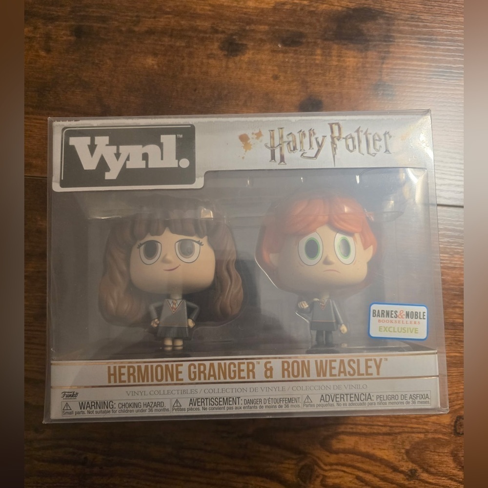 Funko Vynl Hermione Granger & Ron Weasley Harry Potter NEW Exclusive Protector - Picture 1 of 3